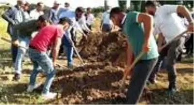 Trafik kazasında hayatını kaybeden gelin son yolculuğuna uğurlandı Trafik kazasında hayatını kaybeden gelin son yolculuğuna uğurlandı