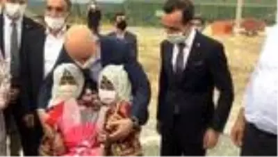 Ulaştırma ve Altyapı Bakanı Adil Karaismailoğlu, Hayme Ana'nın türbesini ziyaret etti Ulaştırma ve Altyapı Bakanı Adil Karaismailoğlu, Hayme Ana'nın türbesini ziyaret etti