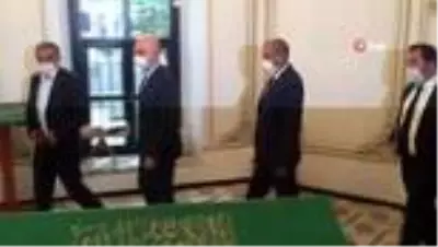 Ulaştırma ve Altyapı Bakanı Adil Karaismailoğlu, Hayme Ana'nın türbesini ziyaret etti Ulaştırma ve Altyapı Bakanı Adil Karaismailoğlu, Hayme Ana'nın türbesini ziyaret etti