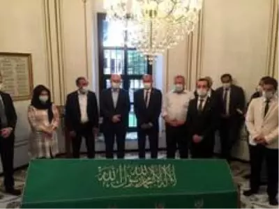 Ulaştırma ve Altyapı Bakanı Karaismailoğlu, Hayme Ana'nın türbesini ziyaret etti Ulaştırma ve Altyapı Bakanı Karaismailoğlu, Hayme Ana'nın türbesini ziyaret etti