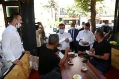 Vali Aydoğdu maske takan çocuğu ve ailesini tebrik etti Vali Aydoğdu maske takan çocuğu ve ailesini tebrik etti