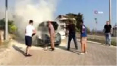 Yalova'da yanan araca pet şişeli müdahale Yalova'da yanan araca pet şişeli müdahale