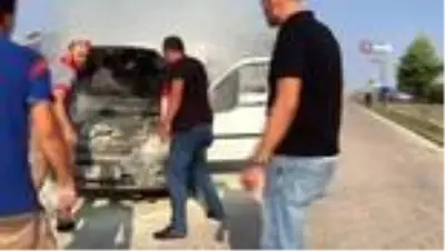 Yalova'da yanan araca pet şişeli müdahale Yalova'da yanan araca pet şişeli müdahale