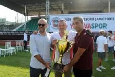 Yalovaspor kupasına kavuştu Yalovaspor kupasına kavuştu