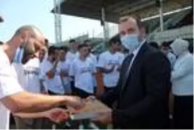 Yalovaspor şampiyonluk kupasıyla Yalovaspor şampiyonluk kupasıyla