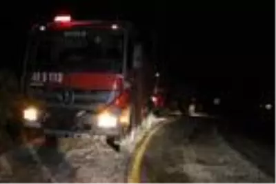 Zeytinlik alanda çıkan yangın ormana sıçradı (3) Zeytinlik alanda çıkan yangın ormana sıçradı (3)