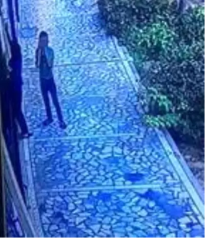 3 çocuk, çaldıkları güvenlik kamerasına yansıdı 3 çocuk, çaldıkları güvenlik kamerasına yansıdı