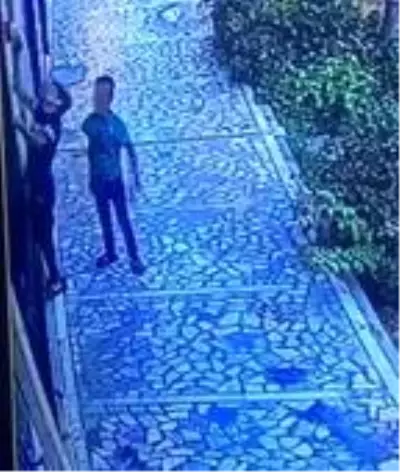 3 çocuk, çaldıkları güvenlik kamerasına yansıdı 3 çocuk, çaldıkları güvenlik kamerasına yansıdı