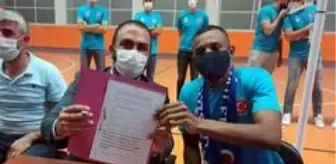İsmail Koçak: Adilcevaz TÜRŞAD Voleybol Takımı Brezilyalı voleybolcuyla sözleşme imzaladı İsmail Koçak: Adilcevaz TÜRŞAD Voleybol Takımı Brezilyalı voleybolcuyla sözleşme imzaladı