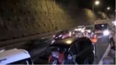 Anadolu Otoyolu'ndaki zincirleme trafik kazasında 3 kişi yaralandı Anadolu Otoyolu'ndaki zincirleme trafik kazasında 3 kişi yaralandı