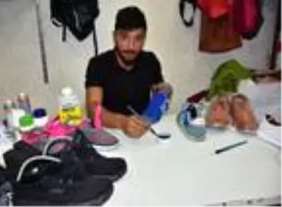 'Ayakkabı doktoru', yıpranmış ayakkabıları ilk günkü haline döndürüyor 'Ayakkabı doktoru', yıpranmış ayakkabıları ilk günkü haline döndürüyor