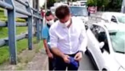 Bahçelievler Belediye Başkanı Hakan Bahadır, kurtardığı yavru kediyi sahiplenecek Bahçelievler Belediye Başkanı Hakan Bahadır, kurtardığı yavru kediyi sahiplenecek