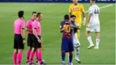 İspanyol ve İtalyan basını, Cüneyt Çakır'ın Barcelona-Napoli maçındaki yönetimini eleştirdi İspanyol ve İtalyan basını, Cüneyt Çakır'ın Barcelona-Napoli maçındaki yönetimini eleştirdi