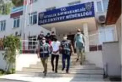 'Başkomiser Nevzat' ismiyle telefon dolandırıcılığına 3 tutuklama 'Başkomiser Nevzat' ismiyle telefon dolandırıcılığına 3 tutuklama