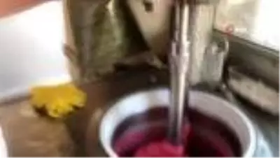 Bayburt'un çeyrek asırlık dondurmacısından 'tarhunlu dondurma' Bayburt'un çeyrek asırlık dondurmacısından 'tarhunlu dondurma'