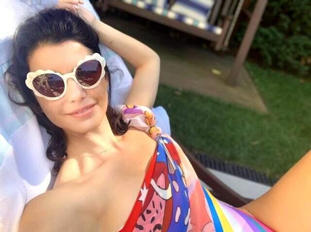 Beren Saat, mayolu pozlarına devam ediyor! Beren Saat, mayolu pozlarına devam ediyor!