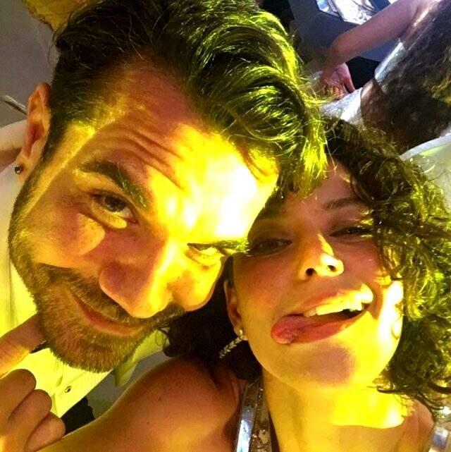 Beren Saat, mayolu pozlarına devam ediyor! Beren Saat, mayolu pozlarına devam ediyor!