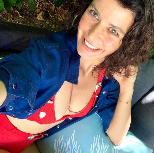 Beren Saat, mayolu pozlarına devam ediyor! Beren Saat, mayolu pozlarına devam ediyor!
