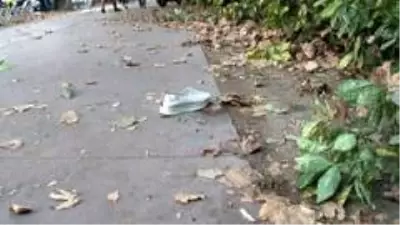 Kontrolünü kaybeden motosiklet sürücüsü, yayaların arasına daldı Kontrolünü kaybeden motosiklet sürücüsü, yayaların arasına daldı