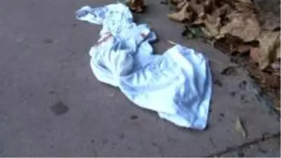 Kontrolünü kaybeden motosiklet sürücüsü, yayaların arasına daldı Kontrolünü kaybeden motosiklet sürücüsü, yayaların arasına daldı