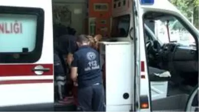 Kontrolünü kaybeden motosiklet sürücüsü, yayaların arasına daldı Kontrolünü kaybeden motosiklet sürücüsü, yayaların arasına daldı