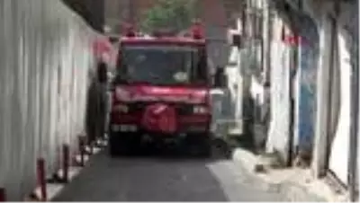 BEYOĞLU'NDAKİ YANGINDA İTFAİYENİN ZOR ANLARI BEYOĞLU'NDAKİ YANGINDA İTFAİYENİN ZOR ANLARI