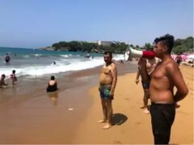 Boğulma vakaları tatilcilerin gözünü korkutmadı, cankurtaranlar 'Laf dinlemiyorlar' diye isyan etti Boğulma vakaları tatilcilerin gözünü korkutmadı, cankurtaranlar 'Laf dinlemiyorlar' diye isyan etti