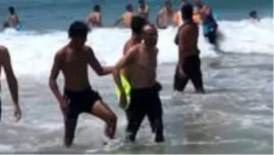 Boğulma vakaları tatilcilerin gözünü korkutmadı, cankurtaranlar 'Laf dinlemiyorlar' diye isyan etti Boğulma vakaları tatilcilerin gözünü korkutmadı, cankurtaranlar 'Laf dinlemiyorlar' diye isyan etti