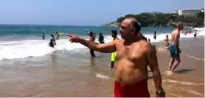Boğulma vakaları tatilcilerin gözünü korkutmadı, cankurtaranlar 'Laf dinlemiyorlar' diye isyan etti Boğulma vakaları tatilcilerin gözünü korkutmadı, cankurtaranlar 'Laf dinlemiyorlar' diye isyan etti