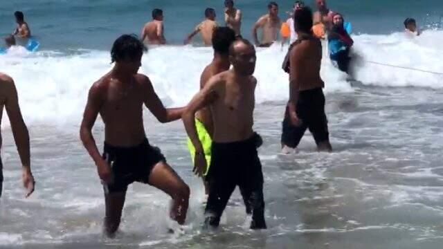 Boğulma vakaları tatilcilerin gözünü korkutmadı, cankurtaranlar 'Laf dinlemiyorlar' diye isyan etti Boğulma vakaları tatilcilerin gözünü korkutmadı, cankurtaranlar 'Laf dinlemiyorlar' diye isyan etti