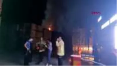 BURSA İNEGÖL Bursa'da kereste deposundaki yangın 3 saatte söndürülebildi BURSA İNEGÖL Bursa'da kereste deposundaki yangın 3 saatte söndürülebildi