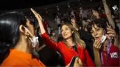 CHP Kadın Kolları Genel Başkanlığı'na Aylin Nazlıaka seçildi CHP Kadın Kolları Genel Başkanlığı'na Aylin Nazlıaka seçildi