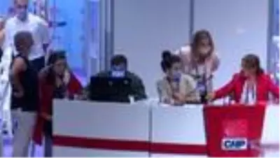 CHP Kadın Kolları Genel Başkanlığı'na Aylin Nazlıaka seçildi CHP Kadın Kolları Genel Başkanlığı'na Aylin Nazlıaka seçildi