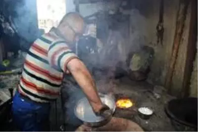 Çocuk yaşta başladığı mesleğinin son ustalarından oldu Çocuk yaşta başladığı mesleğinin son ustalarından oldu