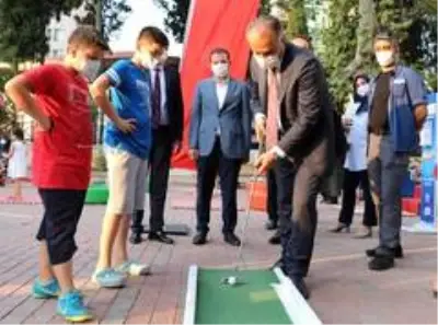 Çocuklar spor yaparak eğleniyor Çocuklar spor yaparak eğleniyor