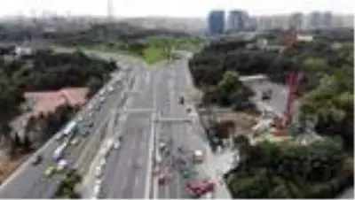 Son dakika haberleri: Çökme sonrası kapanan yolda kilometrelerce uzunlukta trafik oluştu Son dakika haberleri: Çökme sonrası kapanan yolda kilometrelerce uzunlukta trafik oluştu