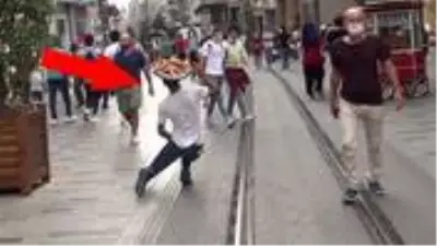 Dilenci, 'Oscarlık' bayılma performansı ile vatandaşları dolandırmaya kalktı Dilenci, 'Oscarlık' bayılma performansı ile vatandaşları dolandırmaya kalktı