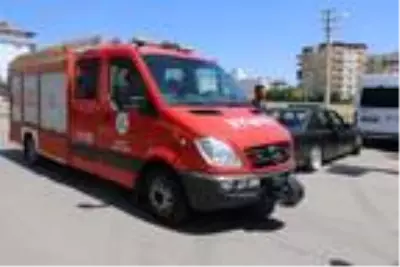 Ekip otosu, park halindeki araca çarptı: 2 polis yaralı Ekip otosu, park halindeki araca çarptı: 2 polis yaralı