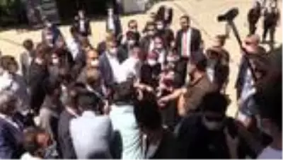 Gelecek Partisi Genel Başkanı Davutoğlu, partisinin kongresine katıldı Gelecek Partisi Genel Başkanı Davutoğlu, partisinin kongresine katıldı