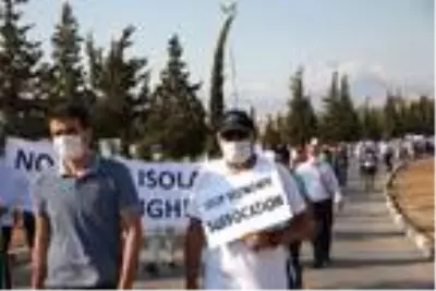 Güney Kıbrıs, KKTC'ye geçmek isteyen turistleri engellemeye başladı Güney Kıbrıs, KKTC'ye geçmek isteyen turistleri engellemeye başladı
