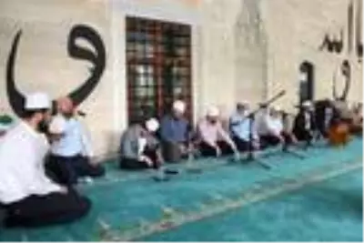 Havai fişek patlamasında şehit olan astsubay için mevlit Havai fişek patlamasında şehit olan astsubay için mevlit