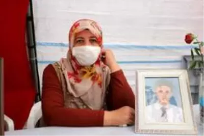 HDP önündeki ailelerin evlat nöbeti 342'nci gününde HDP önündeki ailelerin evlat nöbeti 342'nci gününde