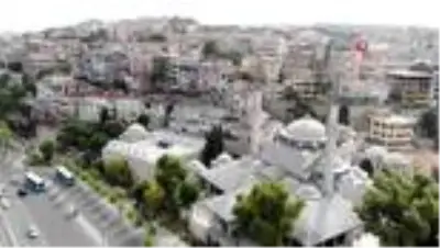İstanbul'da 472 yıllık tarihi camiye takılan klimaya tepki yağdı İstanbul'da 472 yıllık tarihi camiye takılan klimaya tepki yağdı