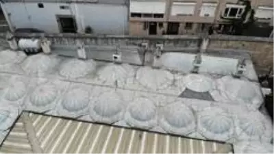 İstanbul'da 472 yıllık tarihi camide tepki çeken klima görüntüsü İstanbul'da 472 yıllık tarihi camide tepki çeken klima görüntüsü
