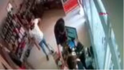 İzmir'de tırnakçılık güvenlik kamerasına takıldı İzmir'de tırnakçılık güvenlik kamerasına takıldı