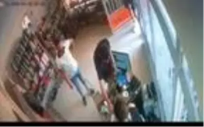 İzmir'de, 'tırnakçılık' yöntemiyle dolandırıcılık kamerada İzmir'de, 'tırnakçılık' yöntemiyle dolandırıcılık kamerada