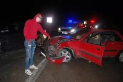 Kaygan zeminde feci kaza: 4 yaralı Kaygan zeminde feci kaza: 4 yaralı