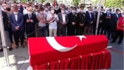 Kazada şehit olan polis memuru son yolculuğuna uğurlandı Kazada şehit olan polis memuru son yolculuğuna uğurlandı