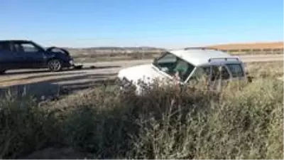Kırıkkale'de iki otomobil çarpıştı: 5 yaralı Kırıkkale'de iki otomobil çarpıştı: 5 yaralı