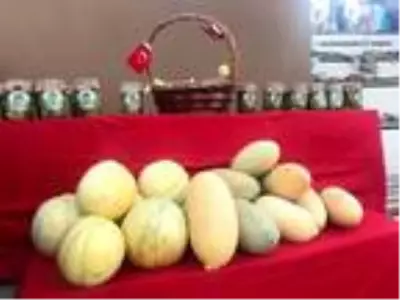 Koronavirüs gölgesinde en iyi kavun ve bamya üreticileri yarıştı Koronavirüs gölgesinde en iyi kavun ve bamya üreticileri yarıştı
